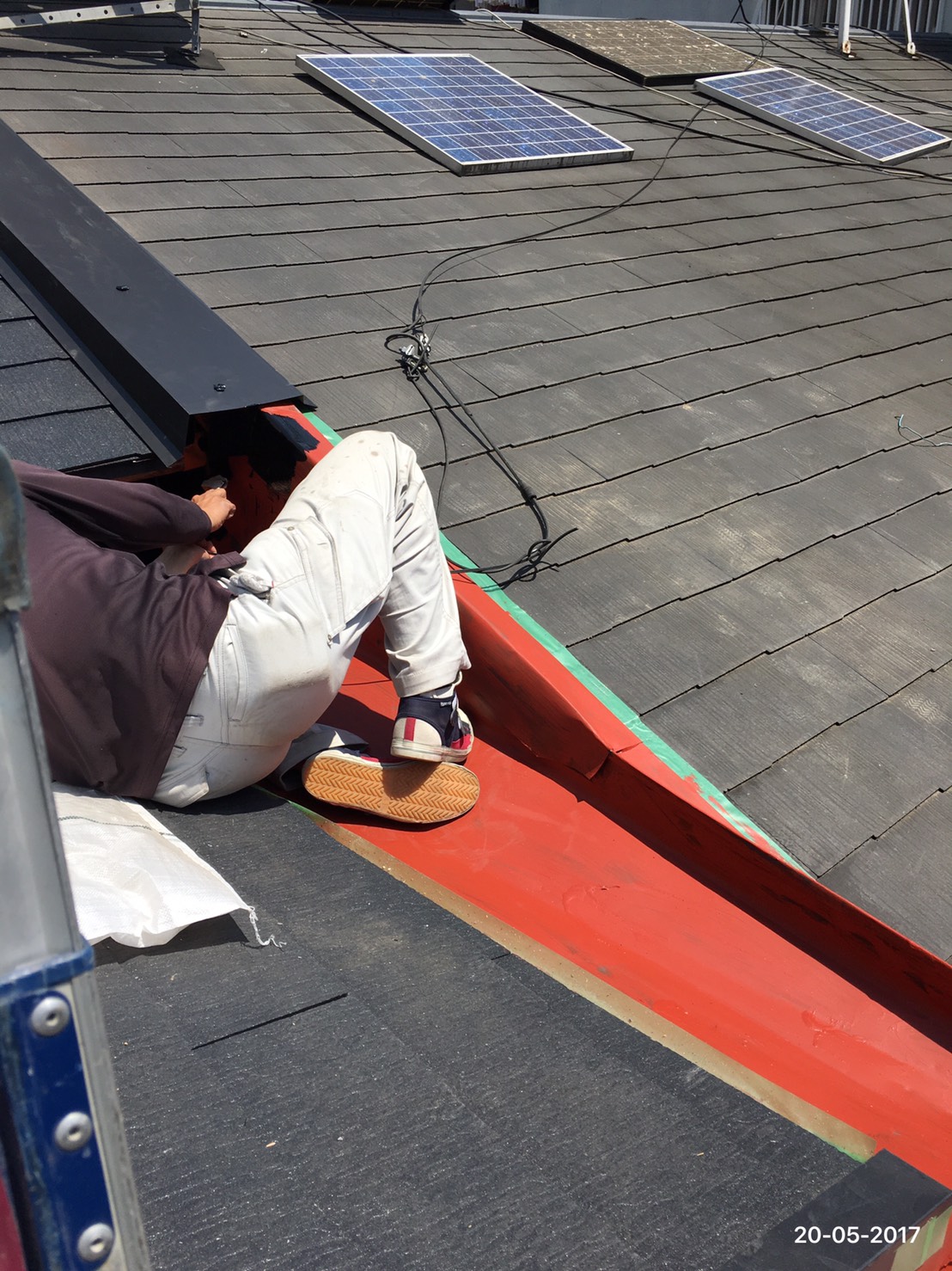 日本瓦→カラーベストへ葺き替え・谷板サビ止め塗装・外壁補修(屋根工事・屋根修理)