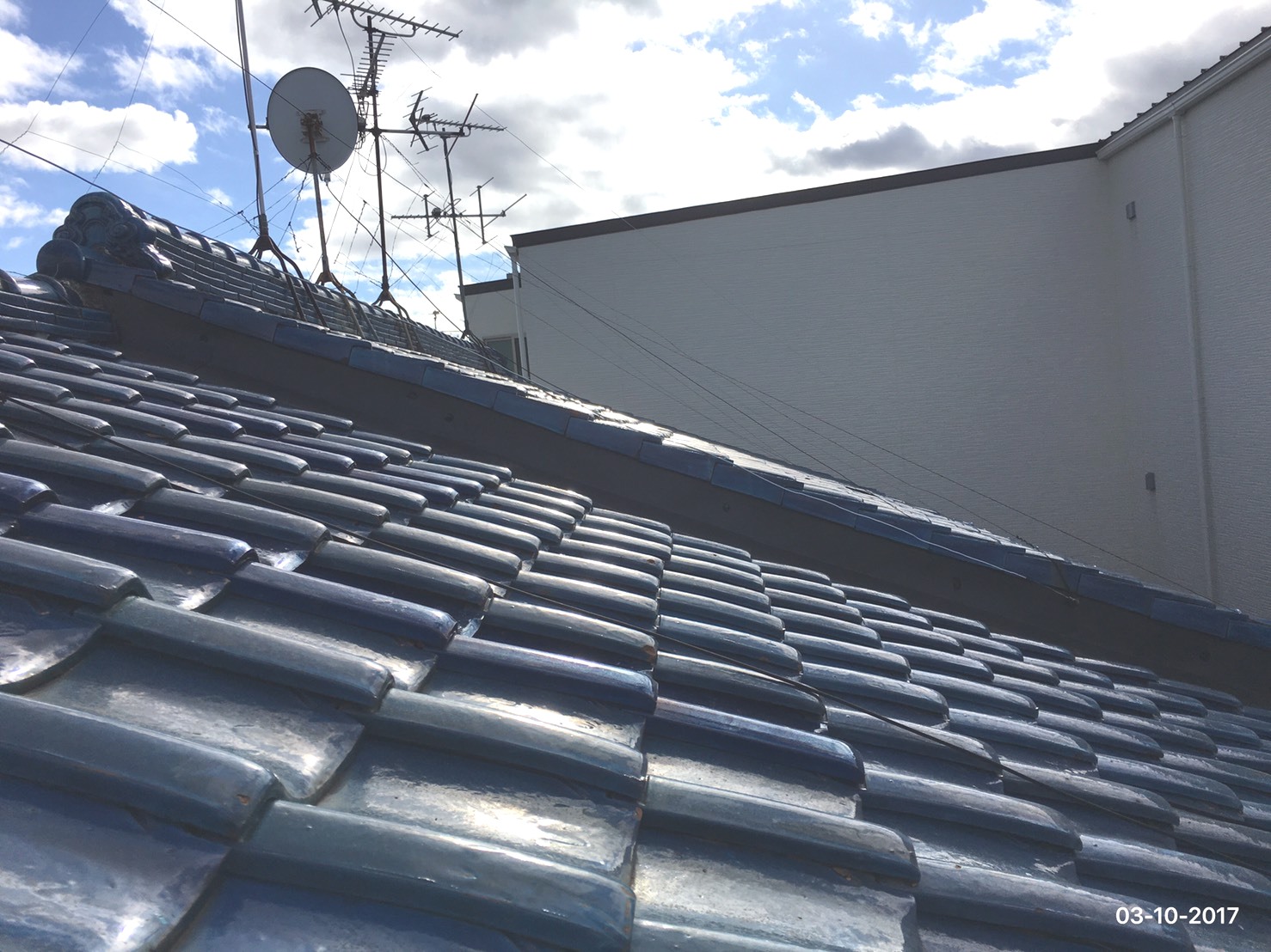 段違い屋根の取り合い部の鉄板施工