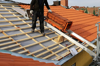 大阪の暑さ・寒さ対策に効果的な屋根工事の手段