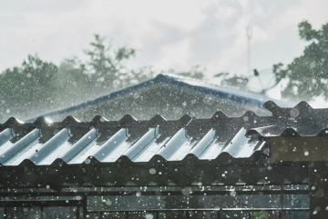 屋根工事をスムーズに進めるために！覚えておきたい大阪の雨漏り調査・工事のスケジュール